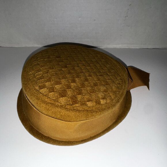 Vintage 1950s Chesterfield Pillbox Hat Mustard Yellow Felt Womens Mid Century main image 4